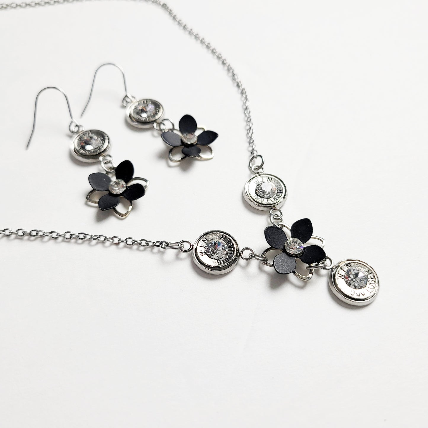 Black Daisy Necklace