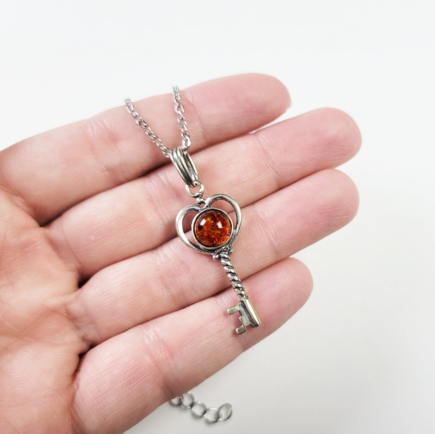 Heart-shaped key necklace with real amber sphere