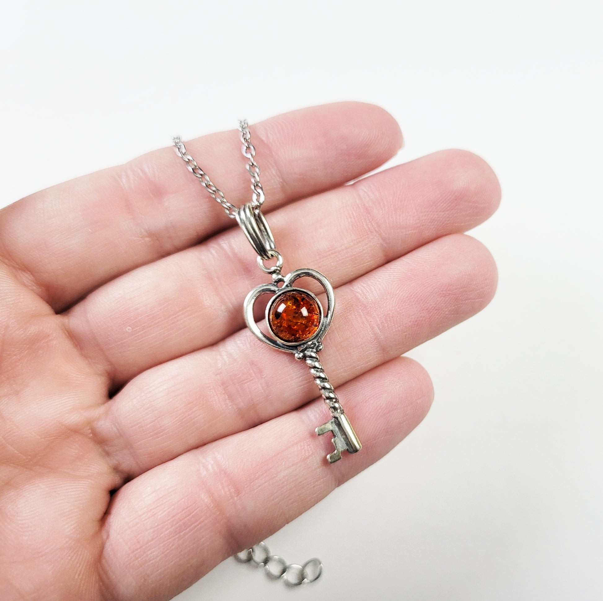 Heart-shaped key necklace with real amber sphere