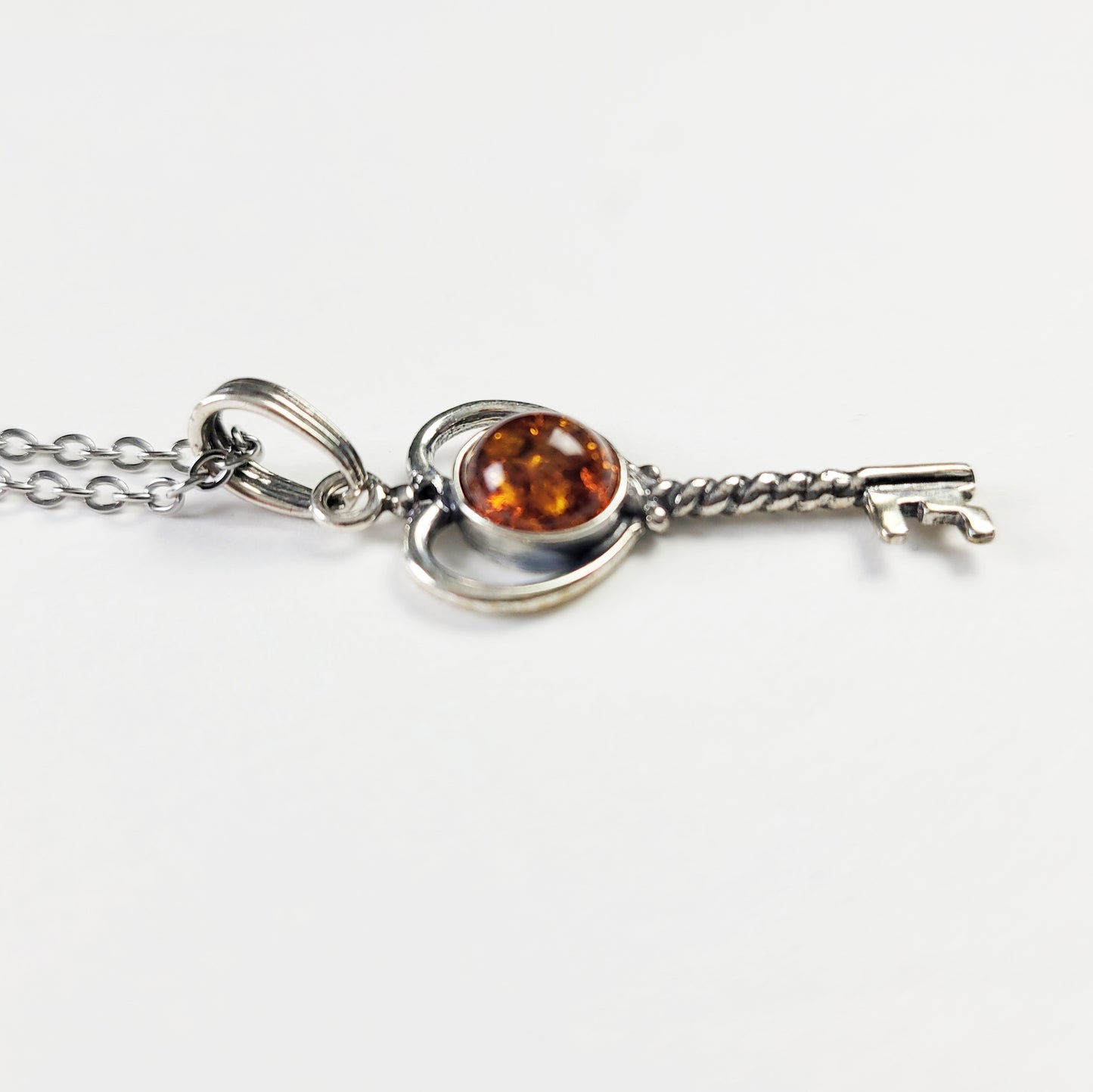 Nature-inspired silver and amber jewelry for women